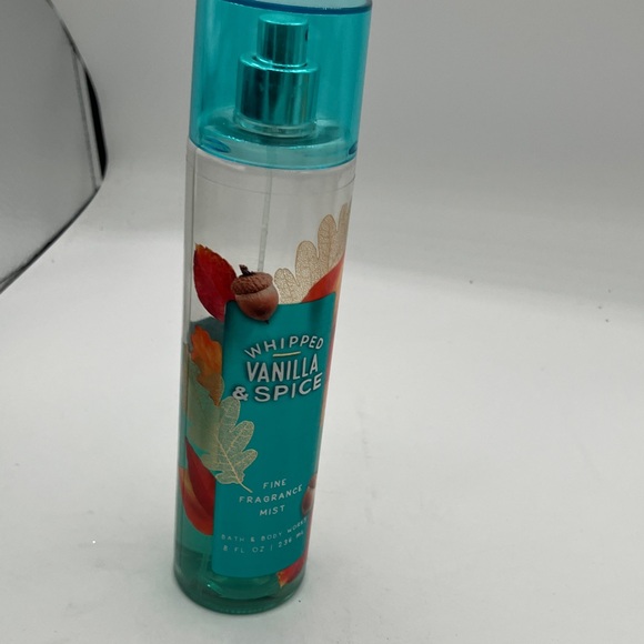 Bath & Body Works Whipped Vanilla & Spice Fragrance Mist - Teal and Red - Picture 1 of 3